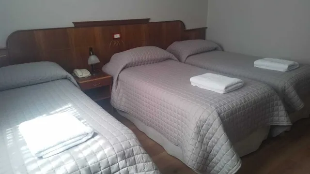 غرفة قياسية ثلاثية بثلاثة أسرّة، HOTEL PICOS DEL SUR 4/4