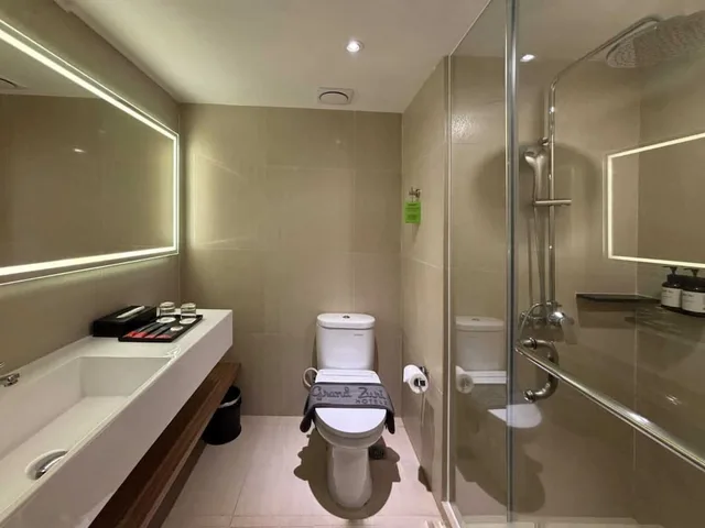 غرفة سوبيريور مزدوجة، Grand Zuri Pekanbaru 7/8