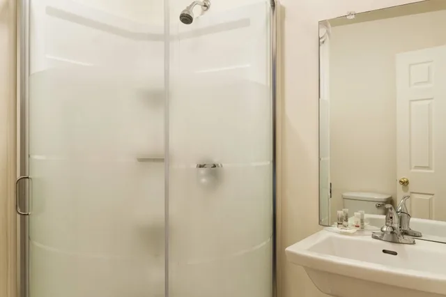 Efficiency, 1 King and 2 Double Beds، Days Inn By Wyndham Trois-Rivieres 3/4