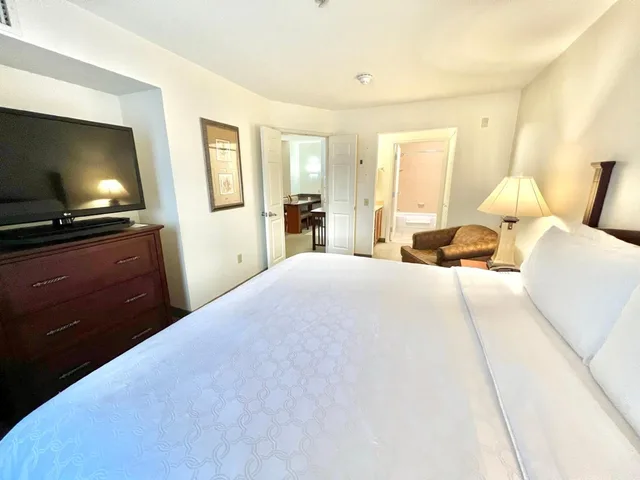 2 Bedrooms, Suite, 2 Bathrooms, Accessible، STAYBRIDGE SUITES DETROIT-NOVI 2/10