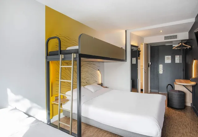 غرفة قياسية ثلاثية بسريرين منفصلين وسرير بطابقين، B&B Hotel Cholet Nord 5/9