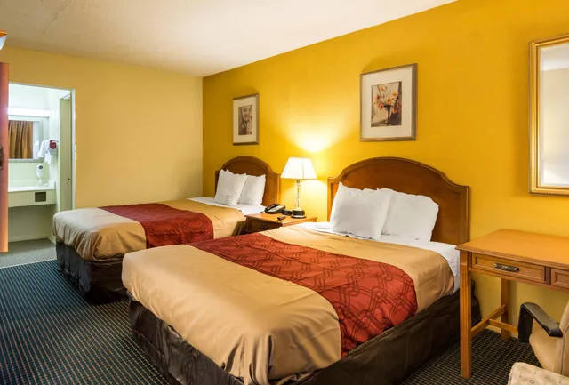 غرفة بسريرين مزدوجين، Econo Lodge Petersburg - Fort Lee 1/1