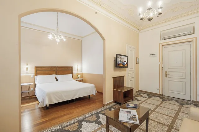 غرفة كومفورت رباعية بسرير مزدوج مع أريكة، Hotel Roma E Rocca Cavour 6/8