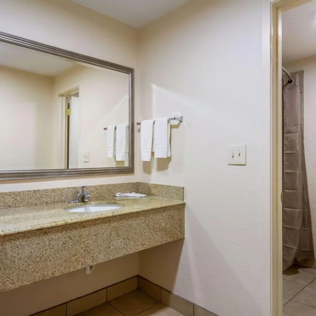 غرفة بسريرين كوين للمدخنين، Motel6 Winnie Tx 7/8