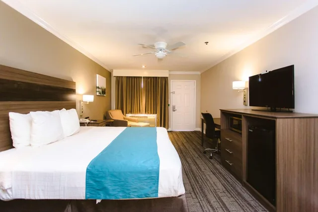 غرفة بسرير كينج لذوي الإعاقة، Best Western Pearland Inn 1/3