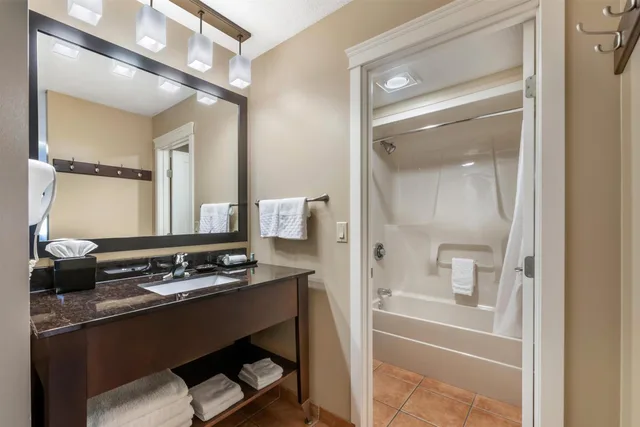 غرفة بسريرين كوين يُسمح فيها بالحيوانات الأليفة، Best Western Sicamous Inn 5/5