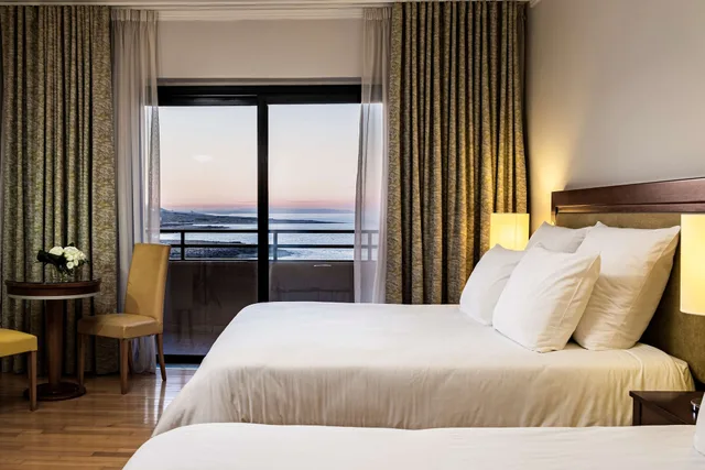 غرفة عائلية بسريرين كينج بإطلالة على البحر بشرفة، Radisson Blu Resort Malta St Julians 8/10