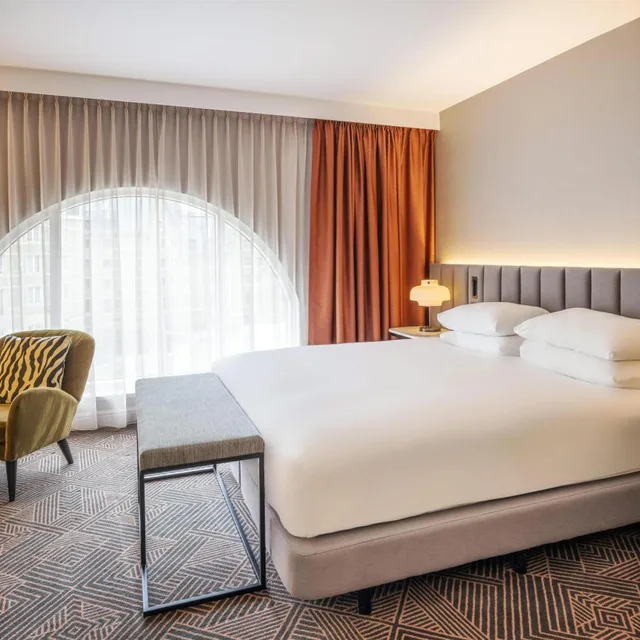 غرفة بسرير كينج وسرير كوين، Hilton Brussels Grand Place 4/8