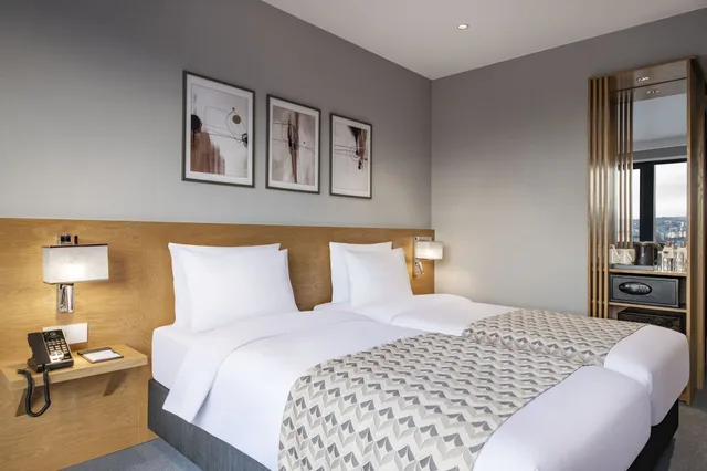 غرفة قياسية بسريرين منفصلين، Clocks Hotel Tbilisi 2/5