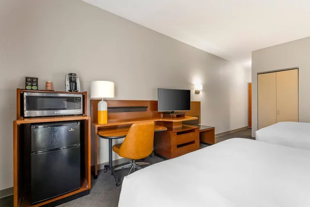 غرفة بسريرين كوين، Comfort Inn and Suites Akron South 3/7