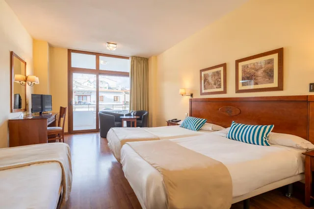 غرفة كومفورت ثلاثية بثلاثة أسرّة، Leonardo Hotel Torremolinos Costa del Sol 2/2