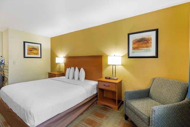 غرفة قياسية بسرير كينج للمدخنين، Best Western Kiva Inn 1/5