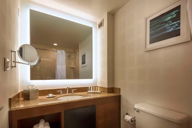 غرفة بسريرين مزدوجين بإطلالة على المسبح، Doubletree By Hilton Newark Fremont 3/3