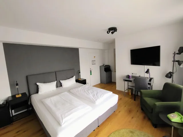 غرفة كومفورت بسرير مزدوج بشرفة، Hotel Les Nations 2/2