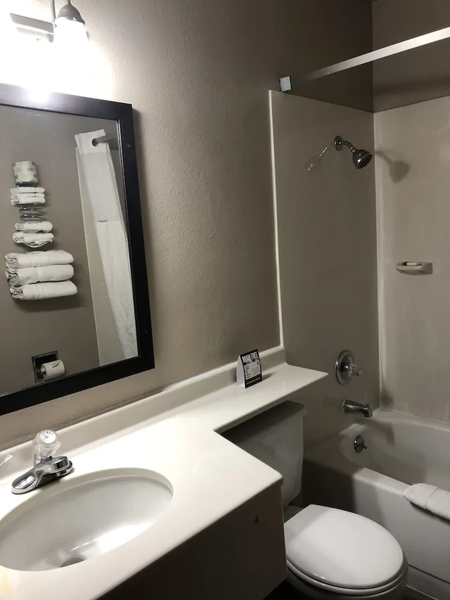 غرفة بسرير كوين لذوي الإعاقة، Super 8 By Wyndham Boise 1/2