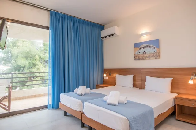 غرفة ثلاثية، Lido Hotel 2/7