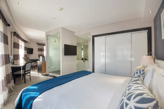 Junior Suite, Studio, King Bed, The Commodore Hotel 2/8