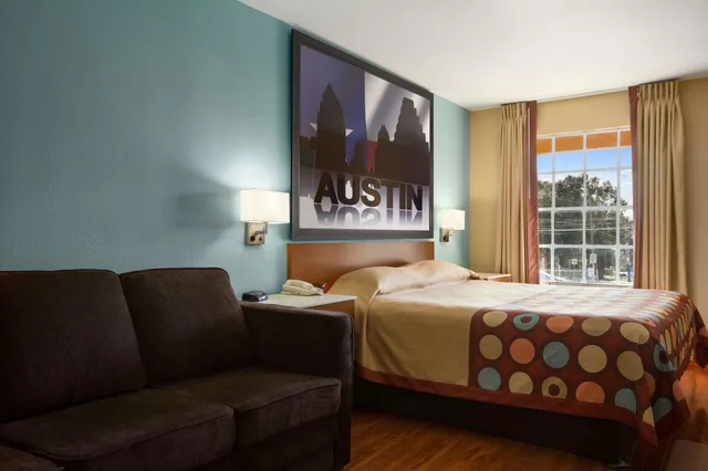 غرفة بسرير كينج لذوي الإعاقة، Super 8 By Wyndham Austin Downtown/Capitol Area 4/8