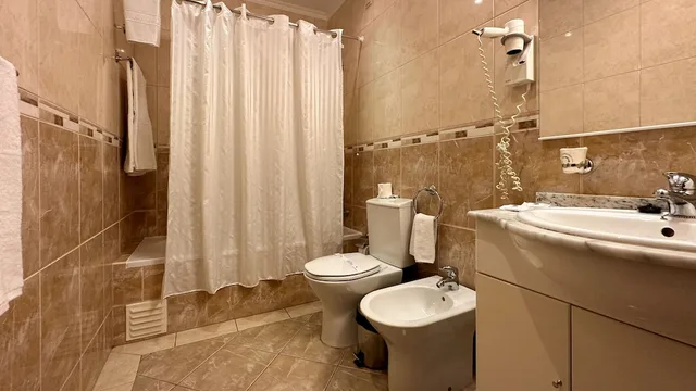 غرفة سوبيريور رباعية بأربعة أسرّة بإطلالة على البحر بشرفة، Avenida Praia 3/5