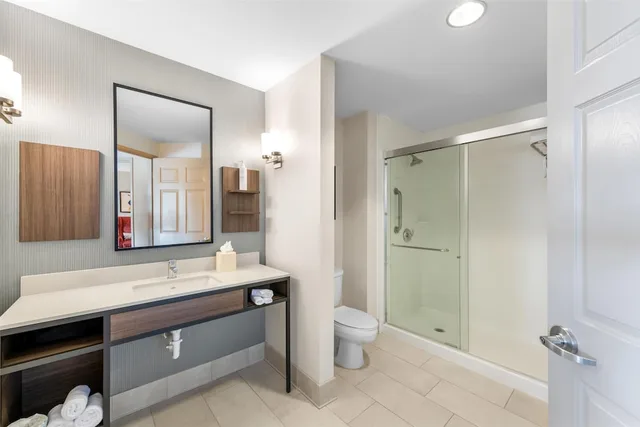 غرفة قياسية بسرير كينج، Hilton Garden Inn Overland Park 7/9