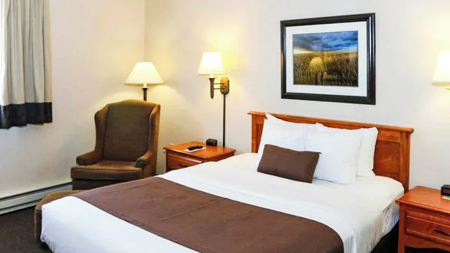 1 King Bed - Suite, Non-Smoking, Micfridge، Motel6 Minot, ND 7/9