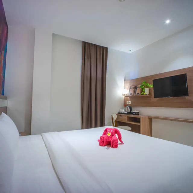 غرفة سوبيريور بسرير مزدوج، Triizz Hotel Semarang by Royal Singosari (Formerly Faustine Semarang) 6/8