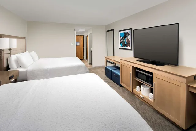 جناح عائلي بسريرين كوين بشرفة بغرفة نوم واحدة، Hampton Inn & Suites Anaheim - Garden Grove 1/3