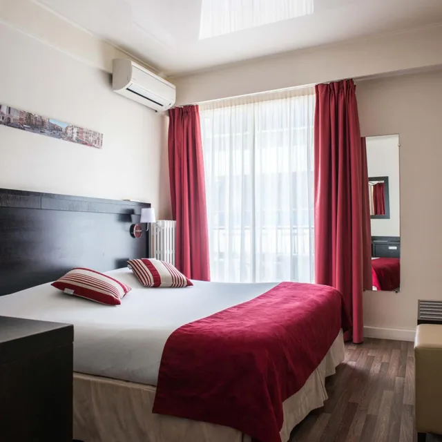 غرفة بسرير مزدوج بشرفة، Exclusive Hotel Comte De Nice 4/10