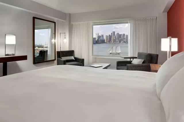 Room, King Bed, Airport View, High Floor، Hyatt Regency Boston Harbor 2/5
