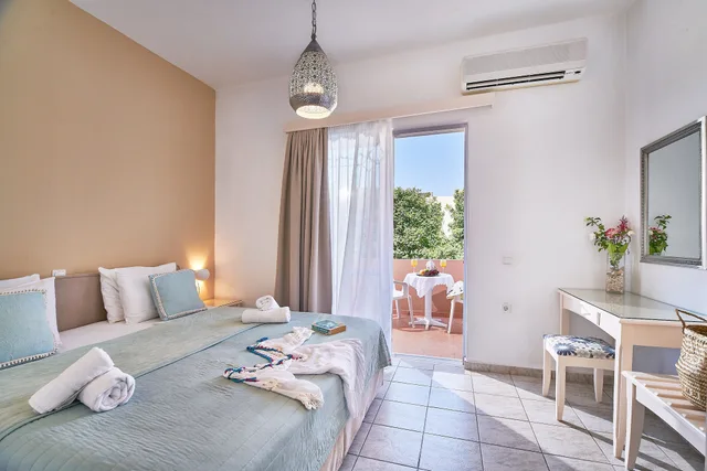 Apartment, King Bed, Sofa, Balcony, Ground Floor, Solon Apartments 1/10