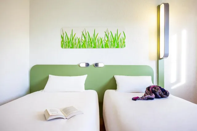 غرفة ثلاثية بثلاثة أسرّة، Ibis Budget Hyeres Centre Ville 1/2