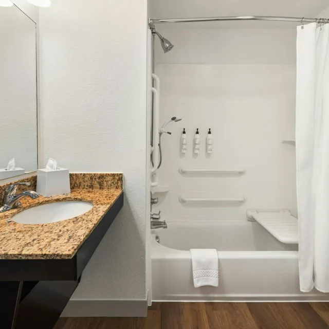 استوديو بسرير كينج مع أريكة بحوض استحمام لذوي الإعاقة، Towneplace Suites Minneapolis Mall of America 7/10