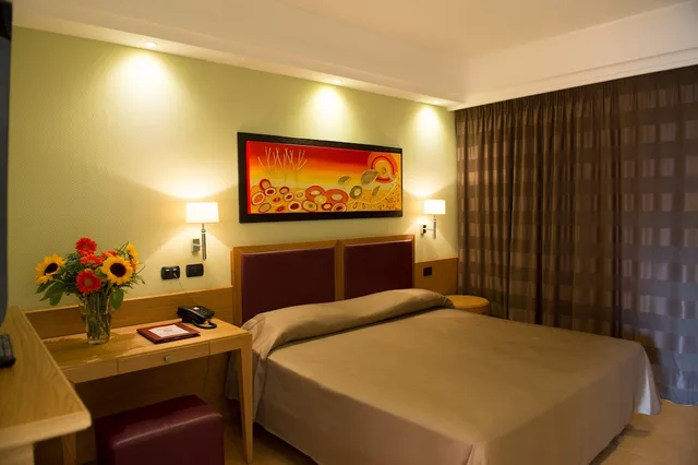 Standard, Queen Bed, Artemis Hotel 1/3