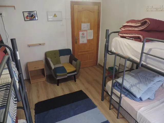 Mixed Dorm, Economy, 6 People, 6 Bunk Beds, Shared Bathroom، Hostal El Cascabel 2/9