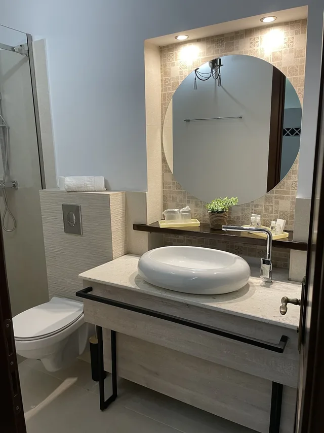 Basic, Twin Beds, No Window، La Strada Boutique Villa 8/8