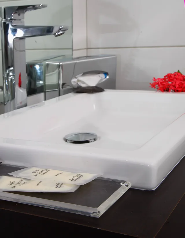 جناح جونيور بسريرين مزدوجين بإطلالة جزئية على البحر، Mahogany Hotel Residence & Spa 5/5