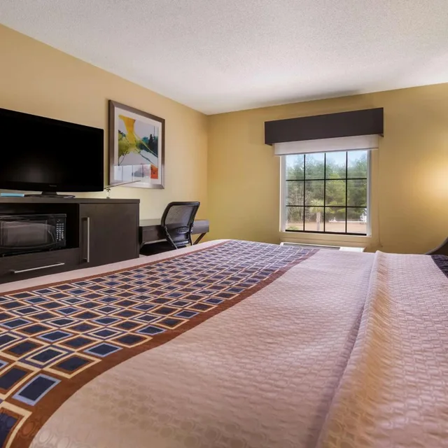 غرفة ديلوكس بسرير كينج، Best Western Bradbury Inn & Suites 6/9