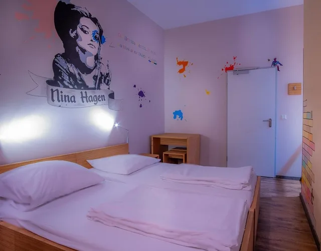 Standard, Queen Bed, Sunflower Hostel 2/5