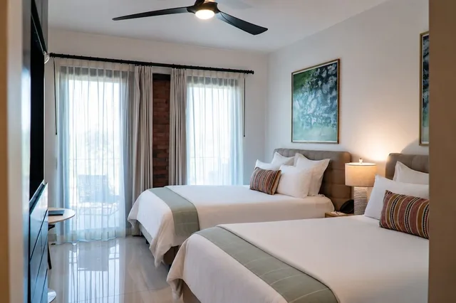 استوديو بسريرين كوين بشرفة، Flamboyan Hotel and Residences 1/2