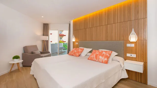 غرفة مفردة بإطلالة على المسبح، Iberostar Waves Playa de Muro 3/4