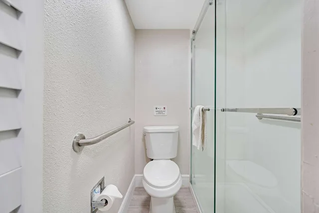 جناح بسرير كينج، Quality Inn and Suites Airport Cruise Port Hollywood 4/6