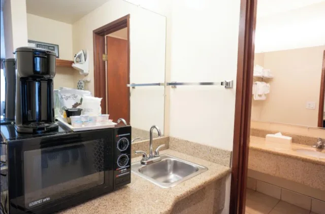 غرفة بسريرين كوين بإطلالة على النهر، Ramada by Wyndham Tukwila Southcenter 5/5