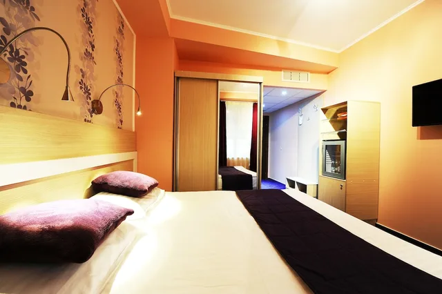 Superior, Queen Bed, Trianon 5/10