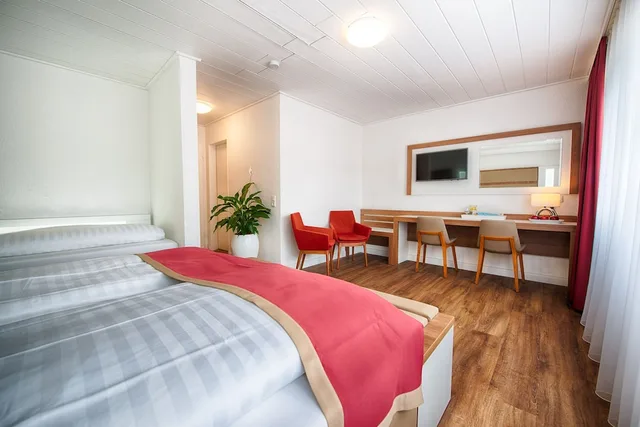غرفة قياسية ثلاثية بسرير كوين وسرير فردي، Hotel Senator 3/6