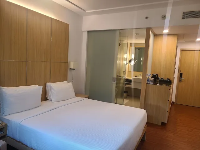 غرفة سوبيريور بسرير كينج، NOVOTEL HYDERABAD AIRPORT 1/7