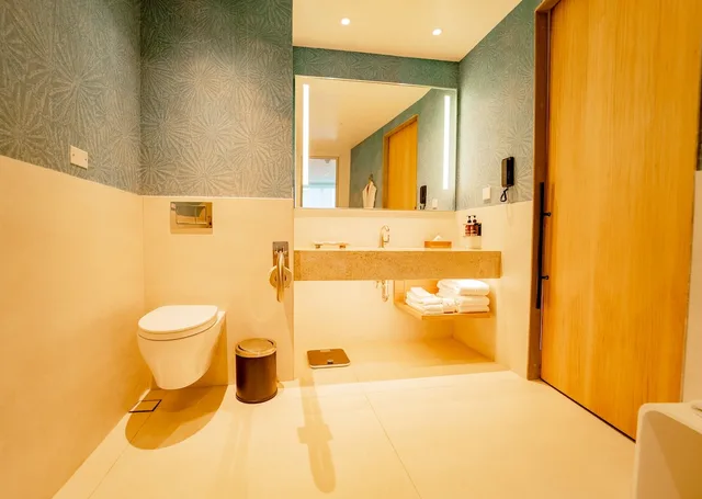 غرفة بريميوم بسرير كينج لذوي الإعاقة، Go Quito Hotel 7/8