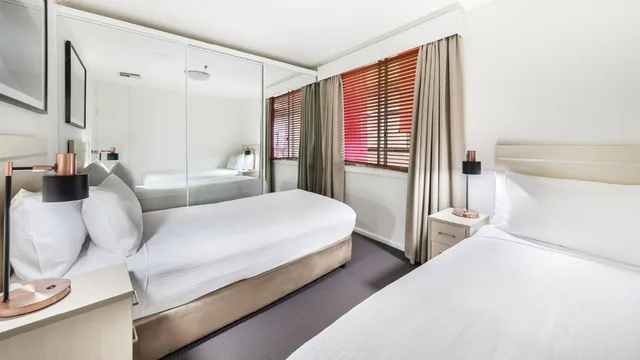 2 Bedrooms, Apartment, City Skyline View, 2 Bathrooms، Oaks Sydney Goldsbrough Suites 4/10