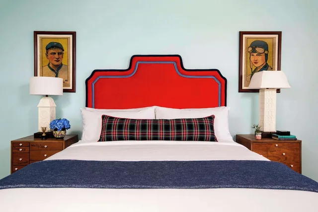 غرفة بسرير كينج بحوض استحمام لذوي الإعاقة، Graduate by Hilton Fayetteville, AR 2/2