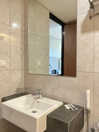 Deluxe, King Bed, Yes Hotel 2/4
