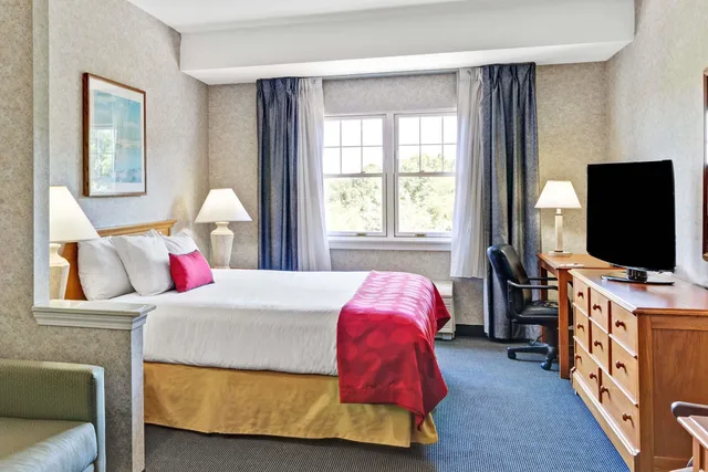 غرفة بسرير كينج، Ramada by Wyndham Saco/Old Orchard Beach Area 2/3
